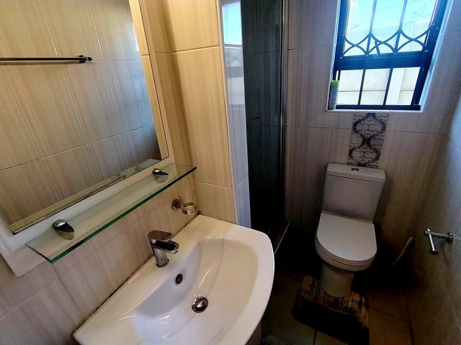 6 Bedroom Property for Sale in Baysville Eastern Cape